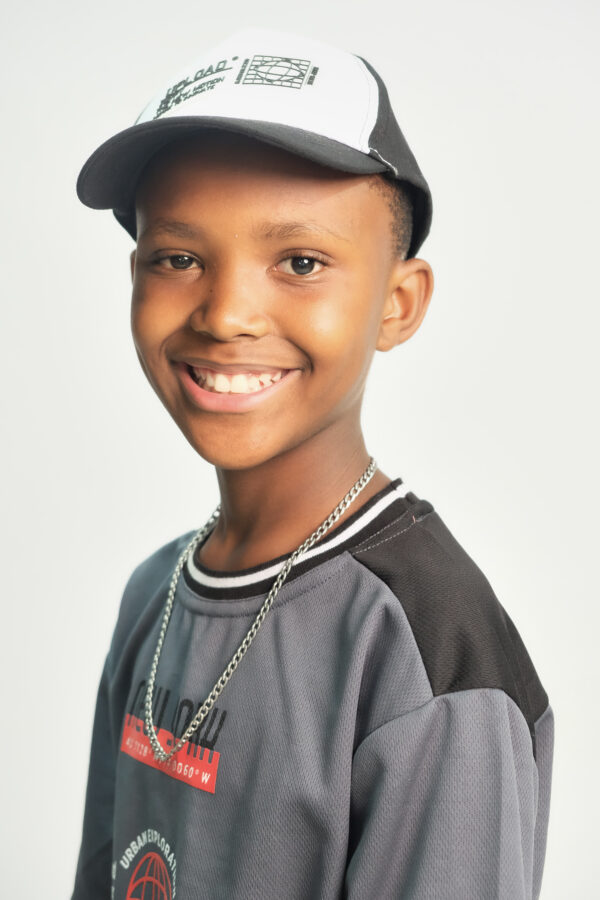 Lwazi  Nqambi